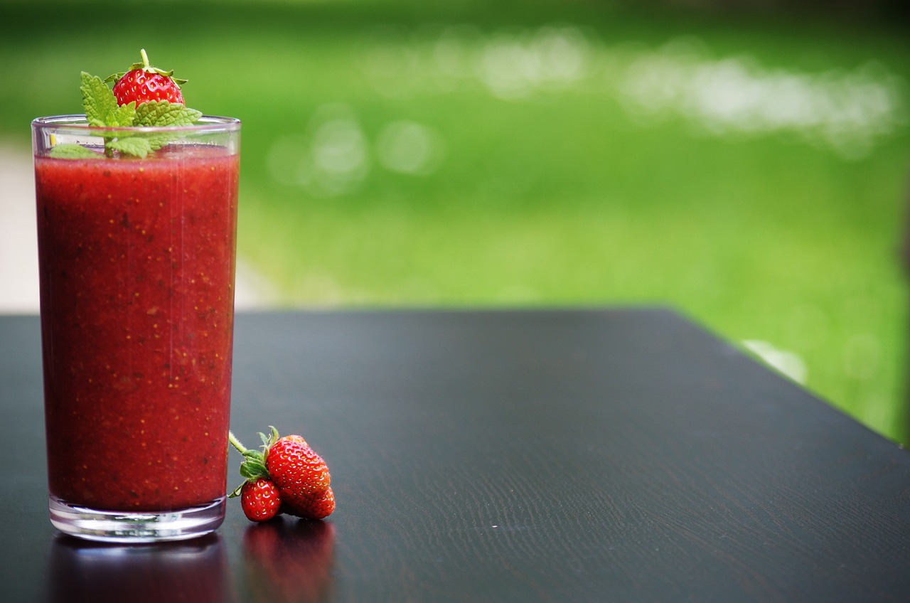 découvrez notre sélection de recettes de smoothies délicieuses et saines. que vous soyez à la recherche d'idées pour le petit-déjeuner, un en-cas énergisant ou une boisson rafraîchissante, nos recettes faciles à réaliser vous permettront de savourer des combinaisons de fruits, légumes et super-aliments. transformez votre quotidien avec des smoothies nutritifs et savoureux !